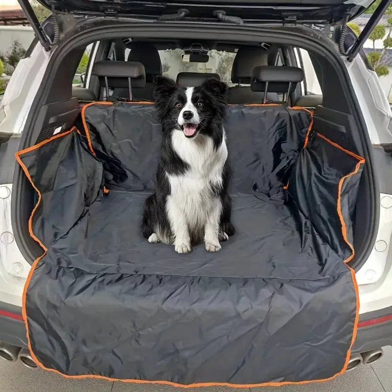 Car trunk mat for SUVs by Simples Market; waterproof, pet-friendly with orange edging.