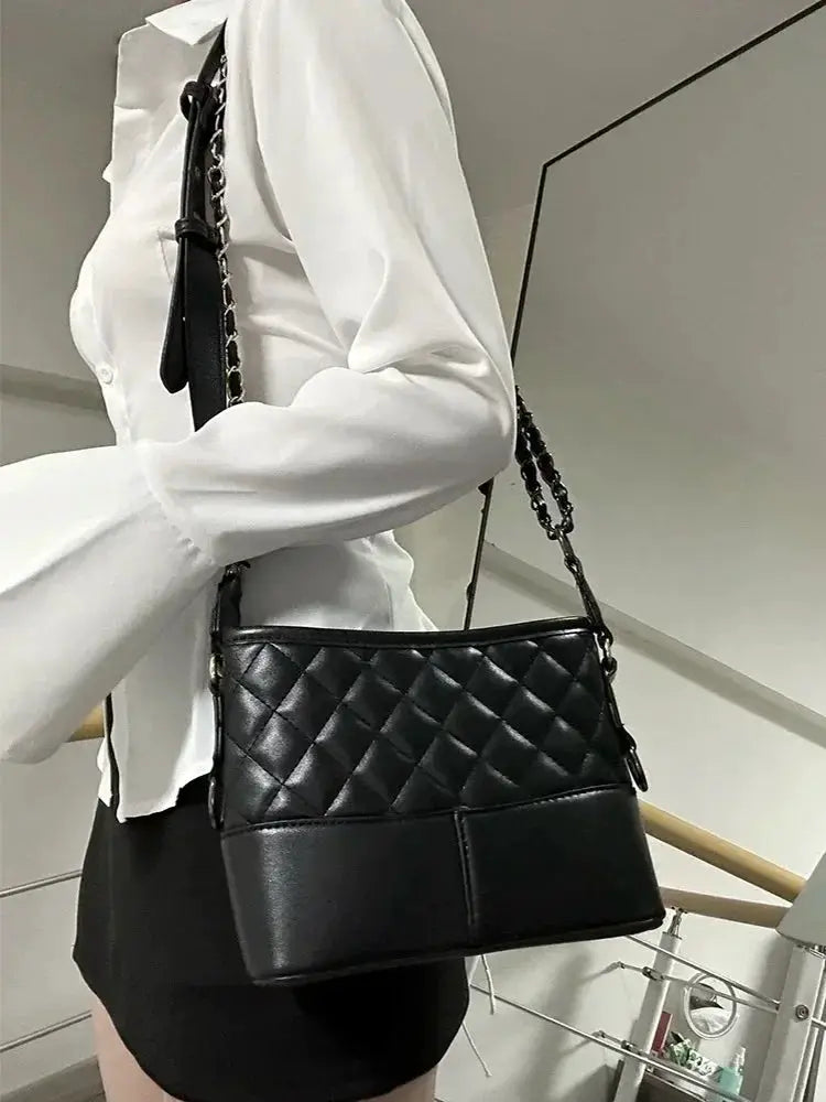 Crossbody bag by Simples Market in black quilted fabric with chain strap