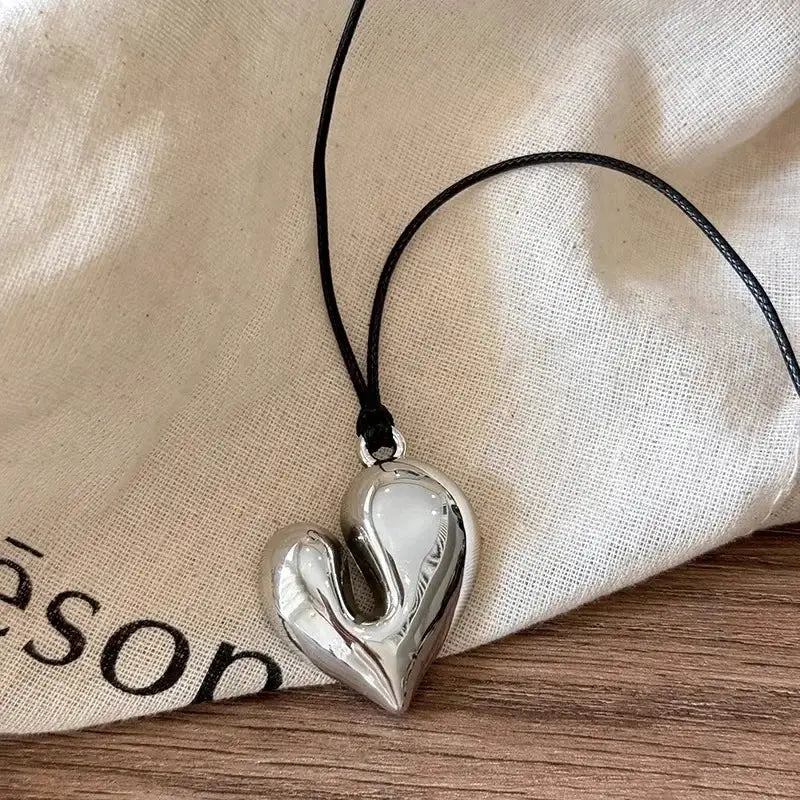 LATS Red Heart Pendant Necklace For Women Vintage 80s Aesthetic Charm Choker Love Inspired Jewelry