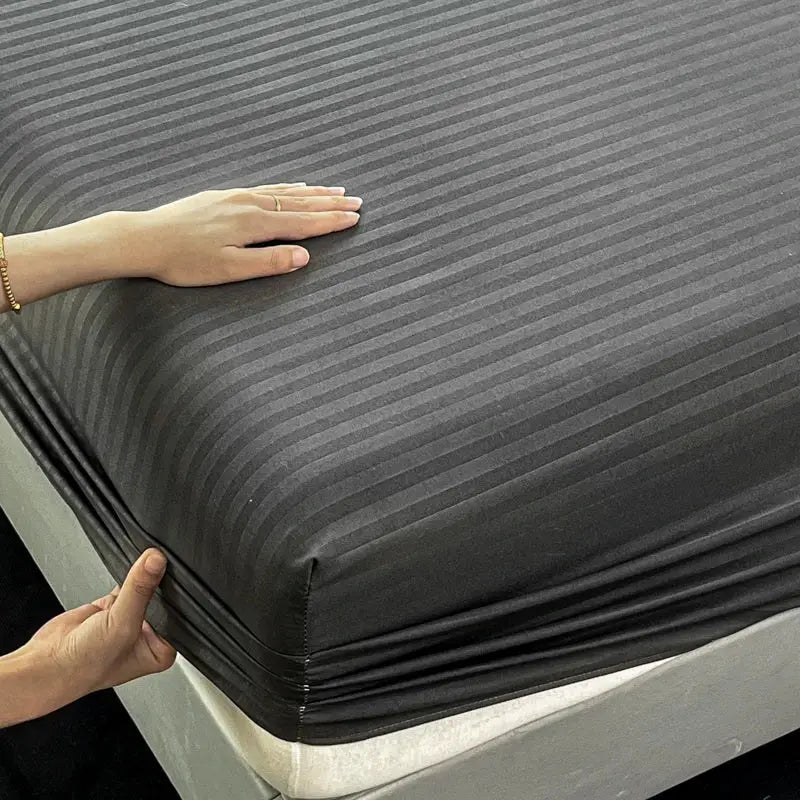 Fitted bed sheet with elastic band, charcoal gray striped, soft fabric, fits single to king beds 90–180x200 cm.