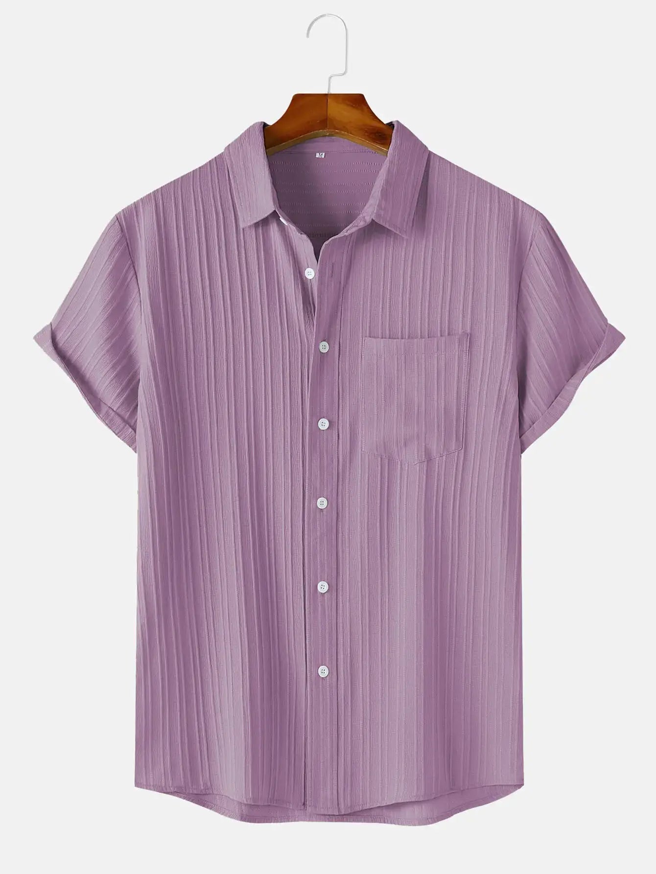 Men's lavender short-sleeve shirt with vertical stripe texture and chest pocket, Simples Market.