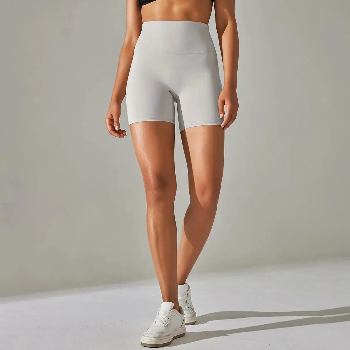 Women's high-waist yoga shorts in light gray by Simples Market