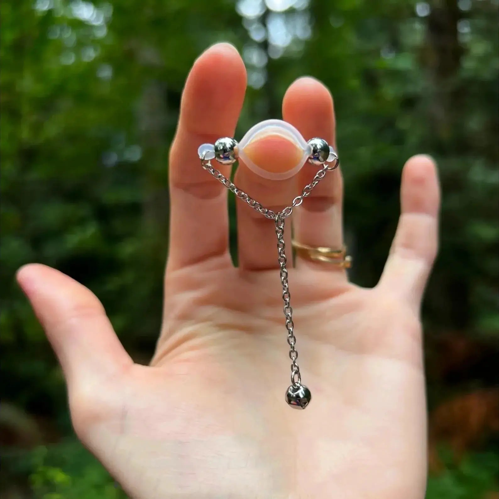 Nipple ring, adjustable acrylic with sparkling accents and silver chain by Simples Market