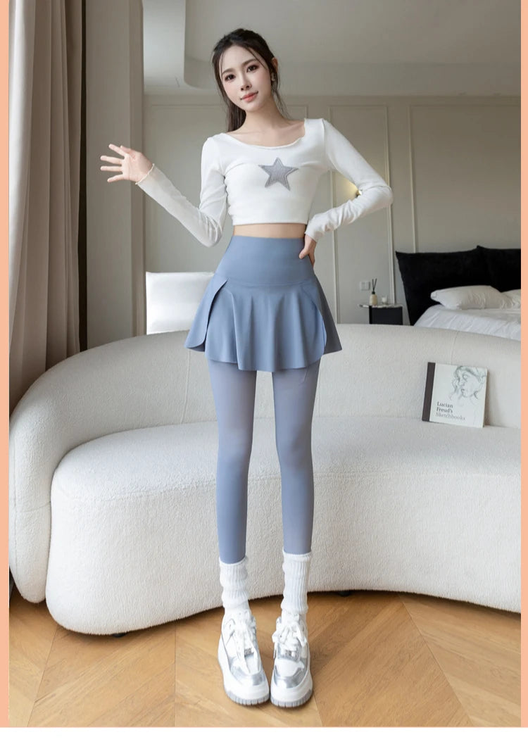 Women's seamless high-waist leggings with pockets; fake two-piece athletic set in light blue with white top by Simples Market