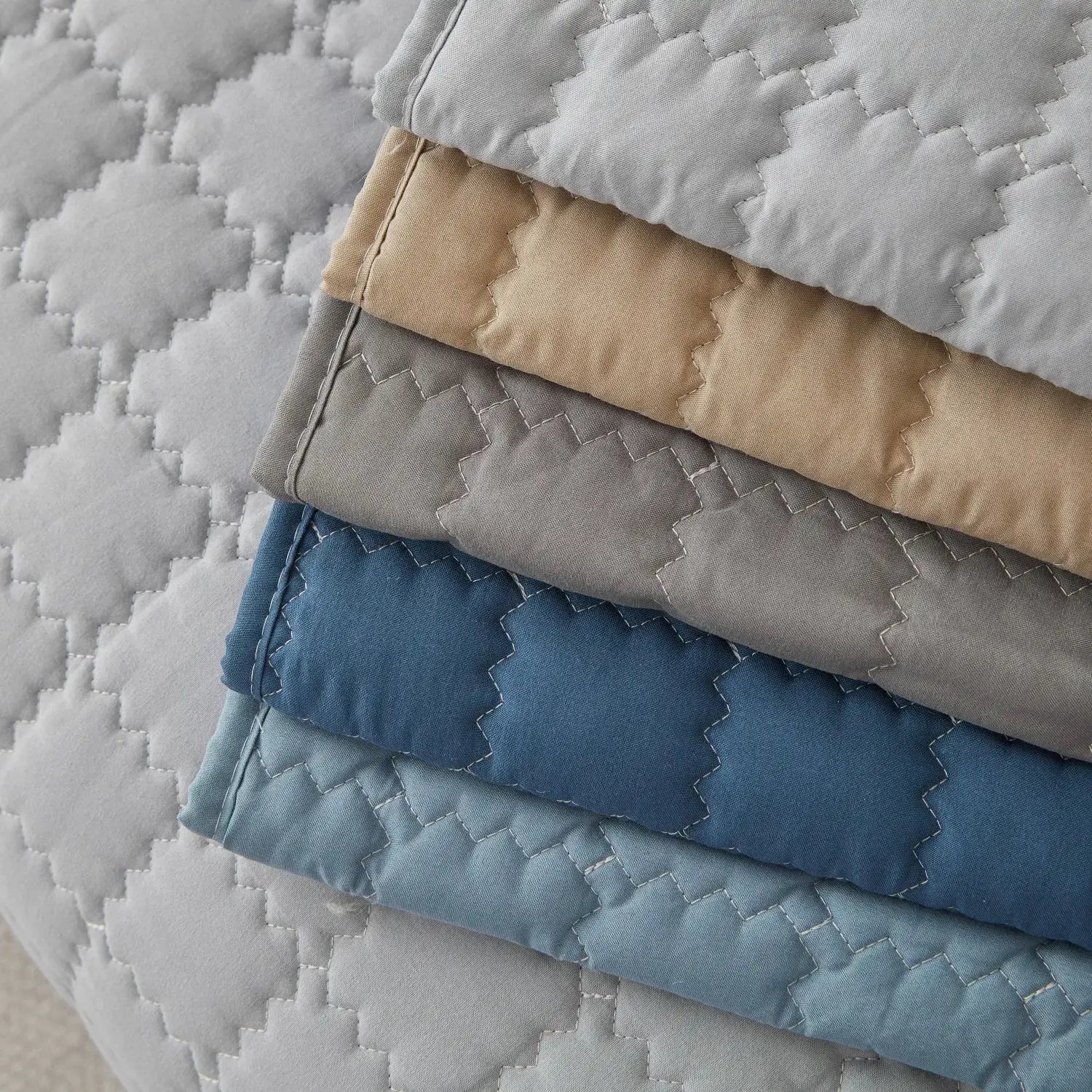 Quilted anti-slip sofa cover set, 5 pieces by Simples Market in gray, beige, taupe, blue tones