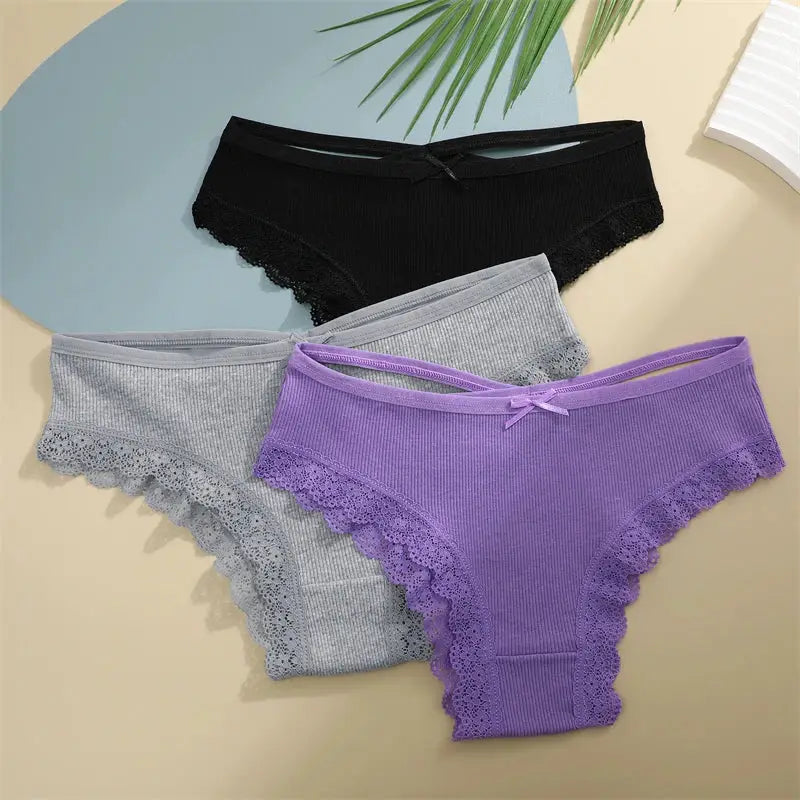 Simples Market 3-pack cotton panties for women with lace-trim, low-rise bikini briefs in black, gray, and purple