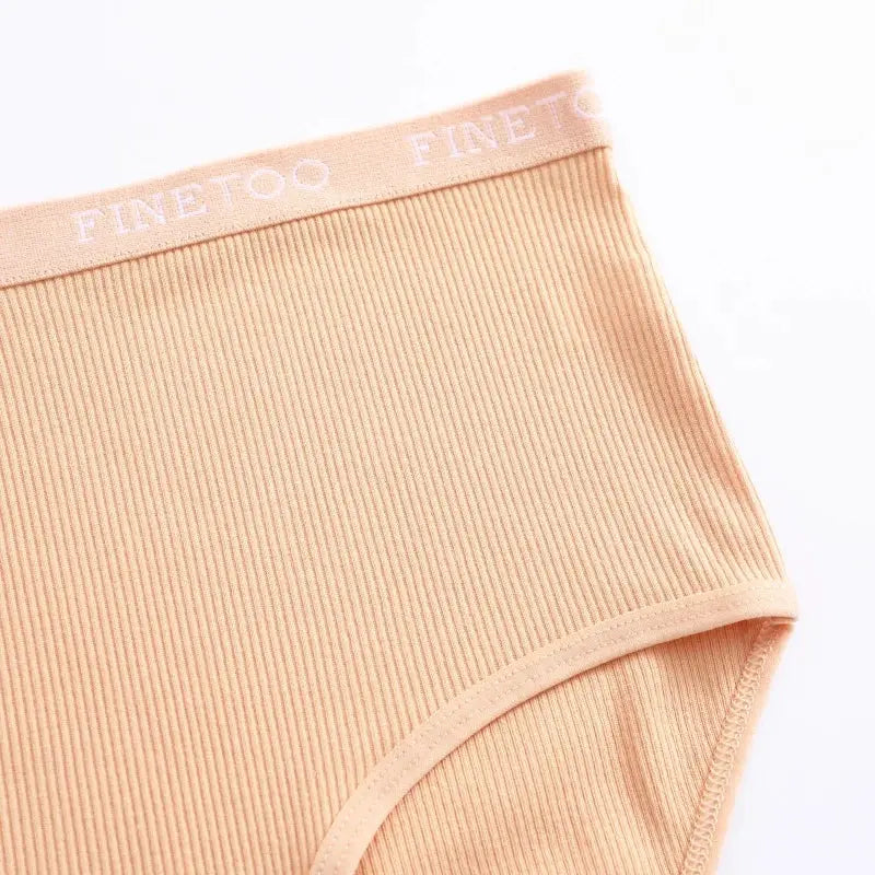 Women's seamless cotton briefs in peach nude, low-rise ribbed underwear