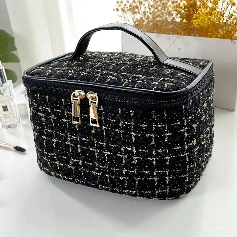 BX100 Knitted Style Makeup Bag Portable Fashionable Large Storage For Travel And Daily Use