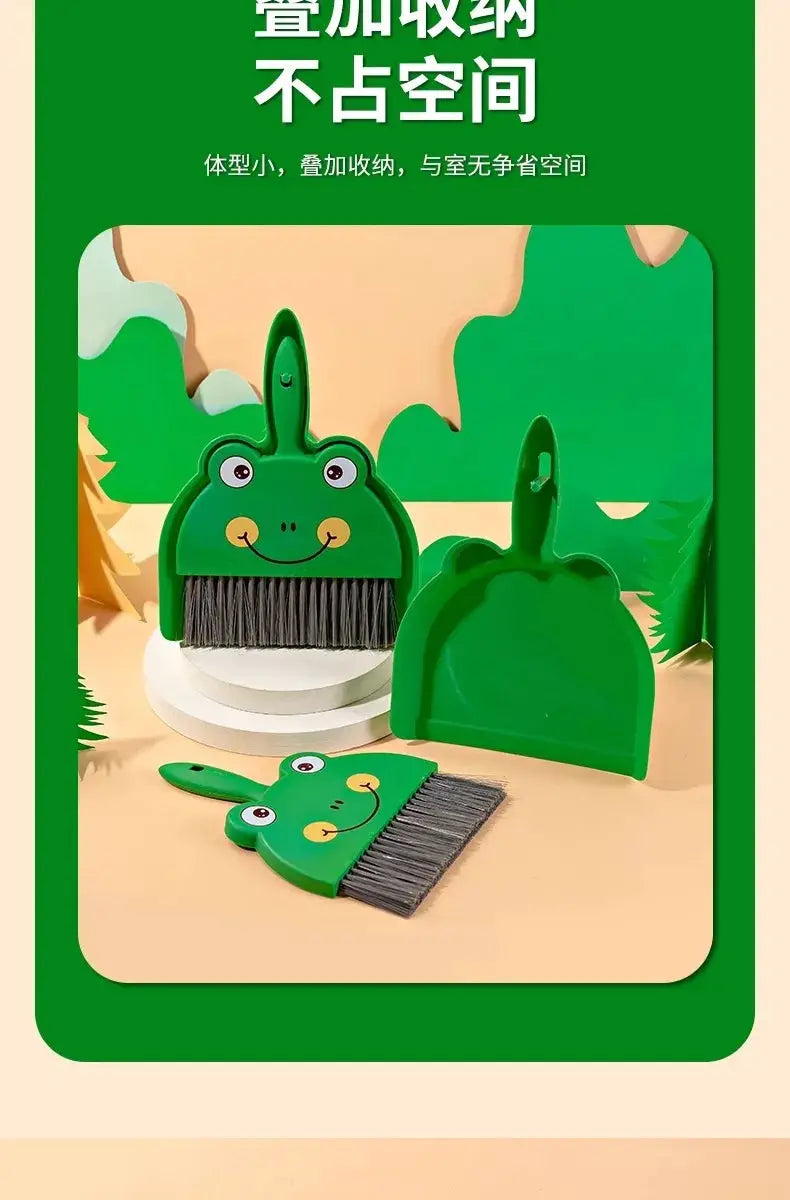 Simples Market green frog-themed 3-piece desktop cleaning set with broom, mini broom, and dustpan.