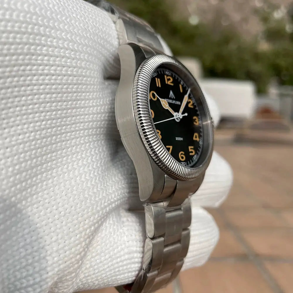 STEELFLIER SF741 wristwatch, stainless steel bracelet, black dial with gold numerals, 200M waterproof