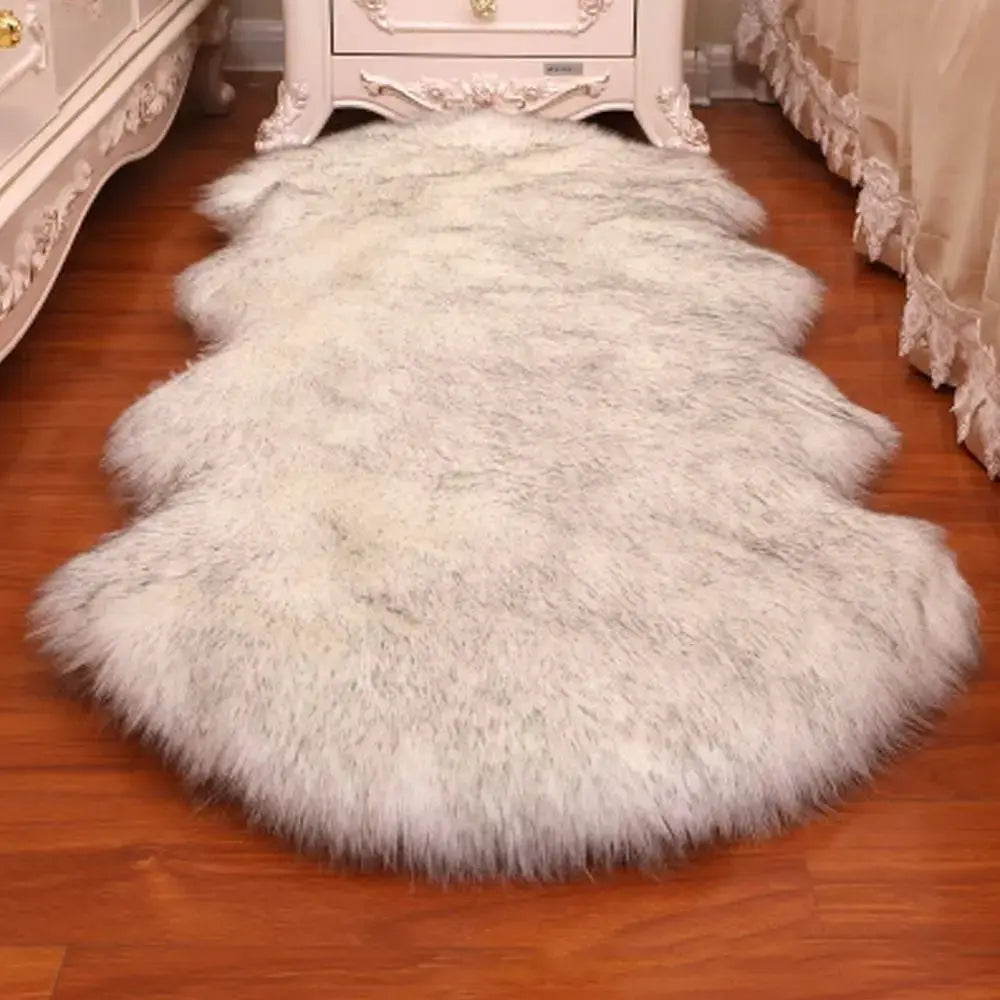 Artificial sheepskin long-hair rug in light gray faux fur; fluffy shaggy floor mat for home decor, Simples Market.