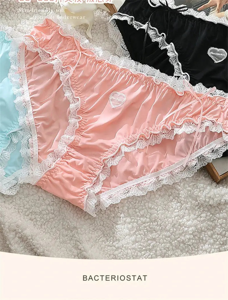 Simples Market: 3-piece lace panties set in pink, black and blue with white lace trim and heart embroidery