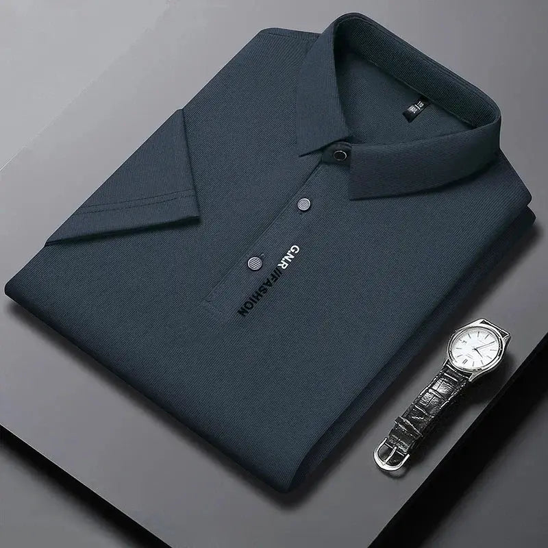 Navy polo shirt with GNP FASHION logo; breathable short sleeve by Simples Market, with wristwatch