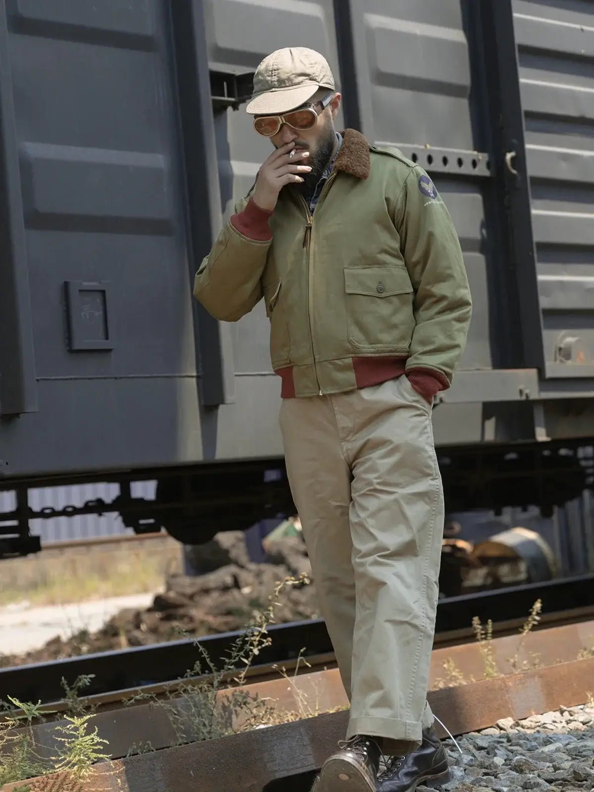 Rugged Bronson Army Chino Trousers in khaki 1942 pattern, military-style casual pants