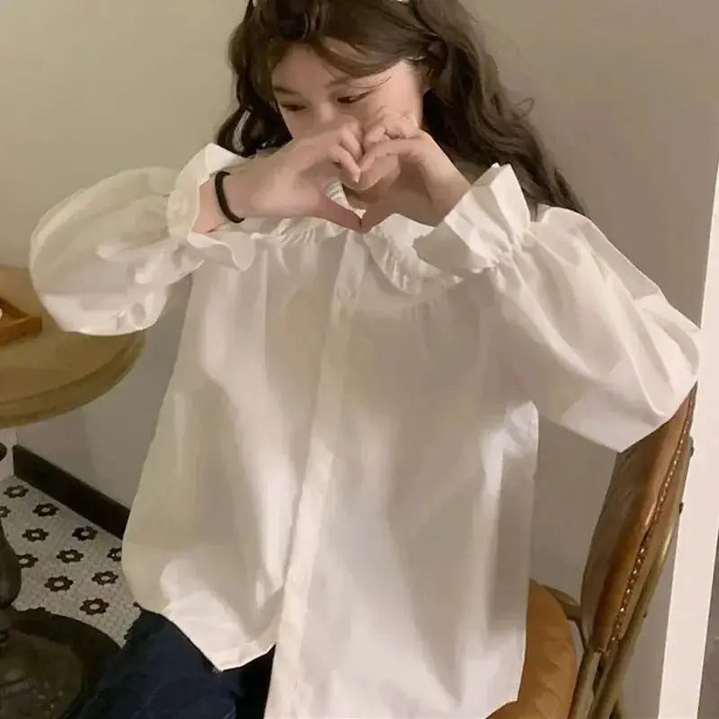 Vintage women's white blouse with long puff sleeves and ruffled collar - Simples Market
