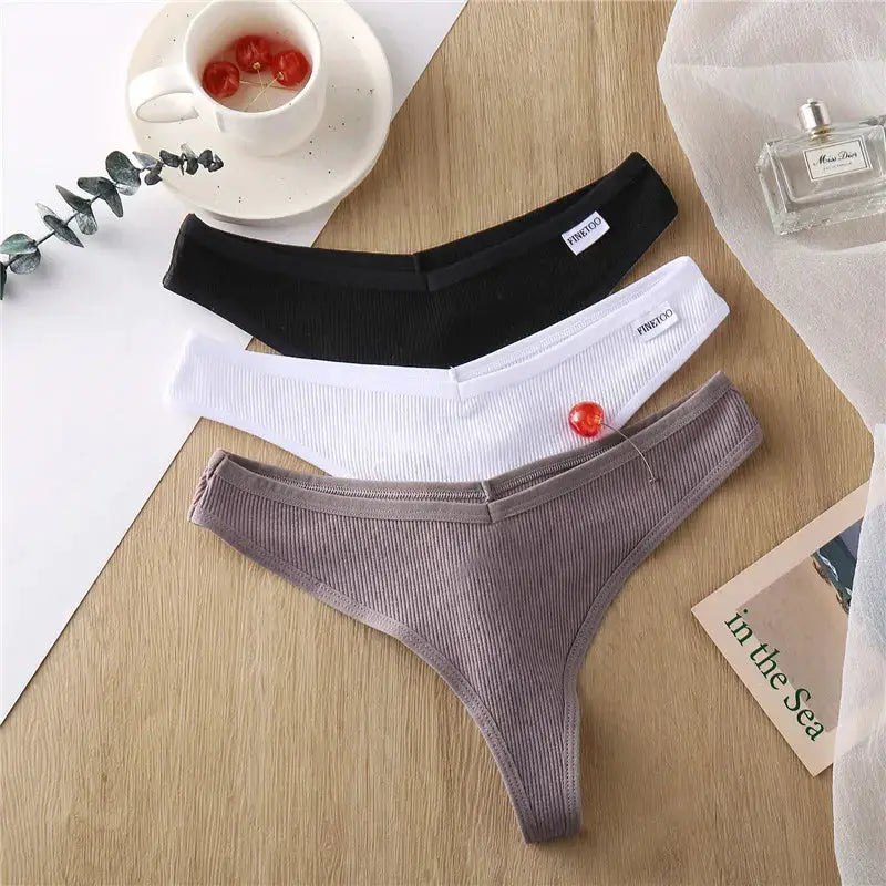 Simples Market 3-pack cotton thong underwear in black, white and mauve, low-rise G-string bikini style
