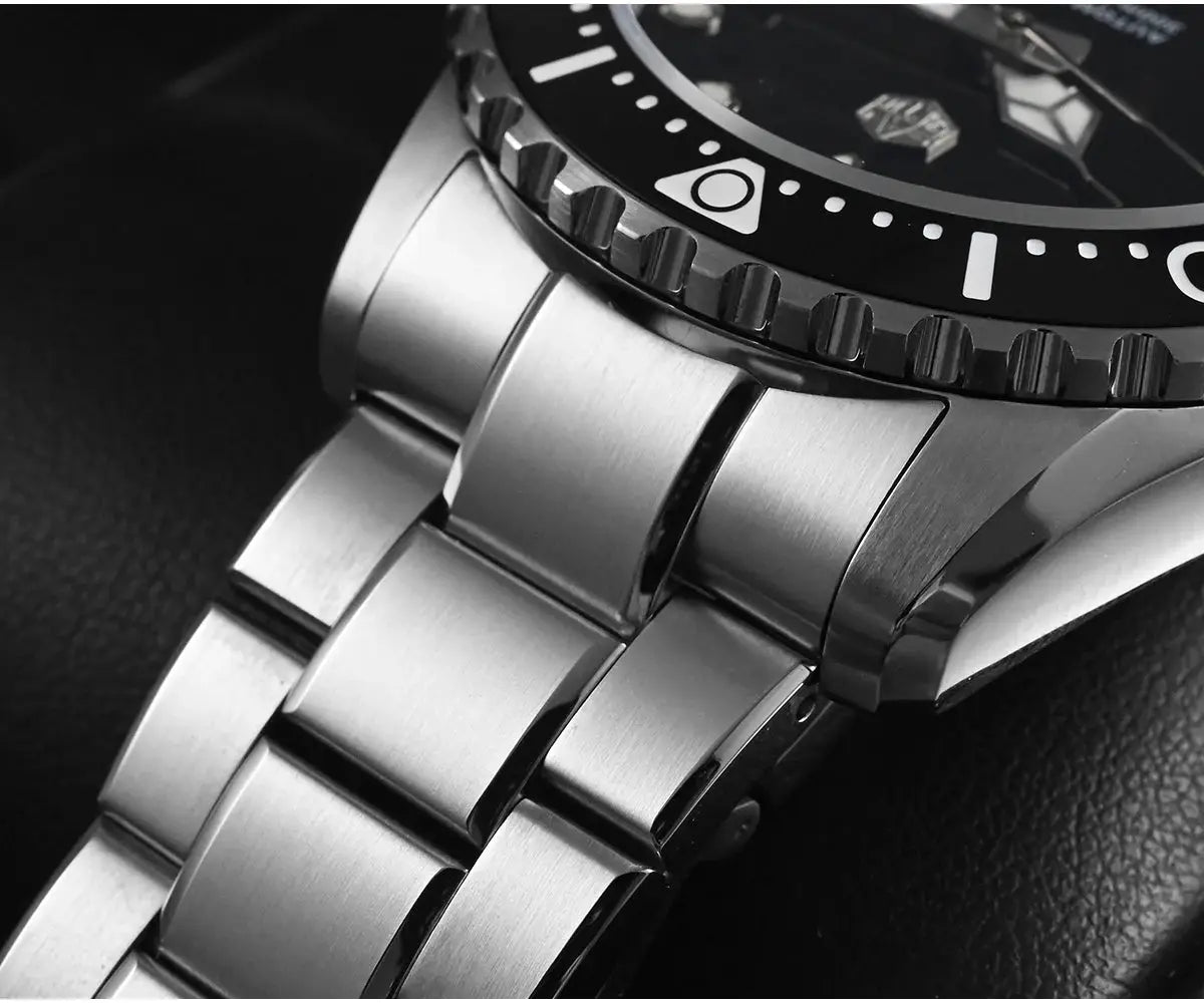 San Martin New 40-44mm luxury men's diver watch by Simples Market, stainless steel bracelet and black bezel.