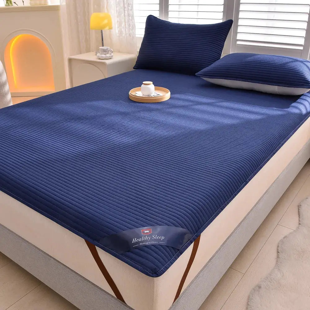 Striped navy blue waterproof mattress protector by Simples Market for single/double beds, breathable and soft.