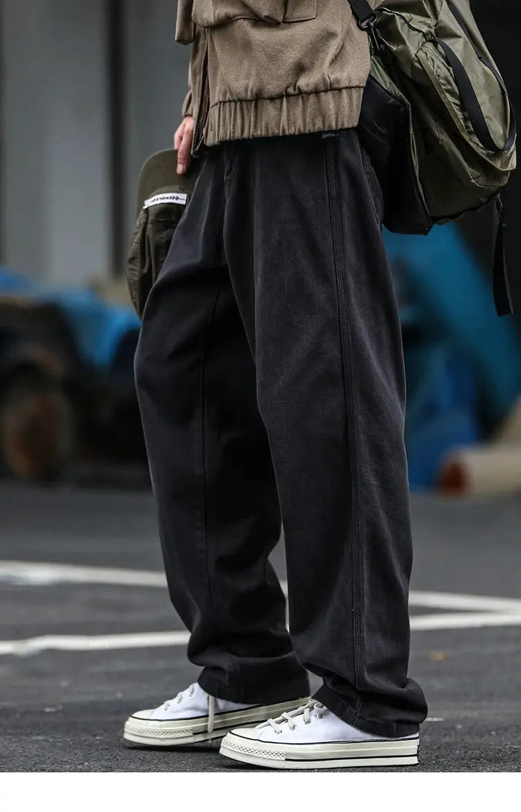Men's cargo pants by Simples Market, black baggy straight-leg cargo trousers with multiple pockets.