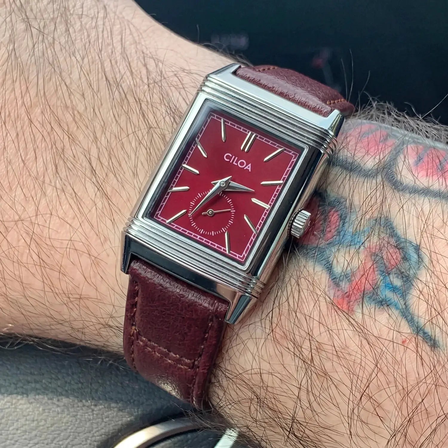 CILOA men's retro square quartz wristwatch with a burgundy dial, silver-tone case, and burgundy leather strap.