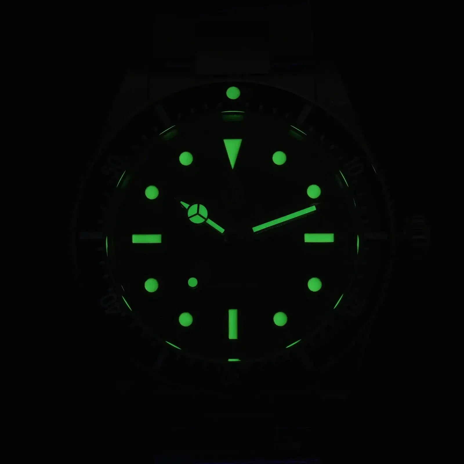 Watchdives WD7922 BB54 diver watch with green luminous dial markers, 37mm vintage timepiece