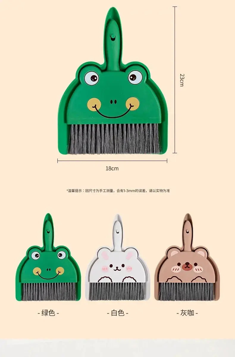 Mini cartoon desktop broom set by Simples Market; 3 mini brooms in green frog, white bunny, gray-brown bear.