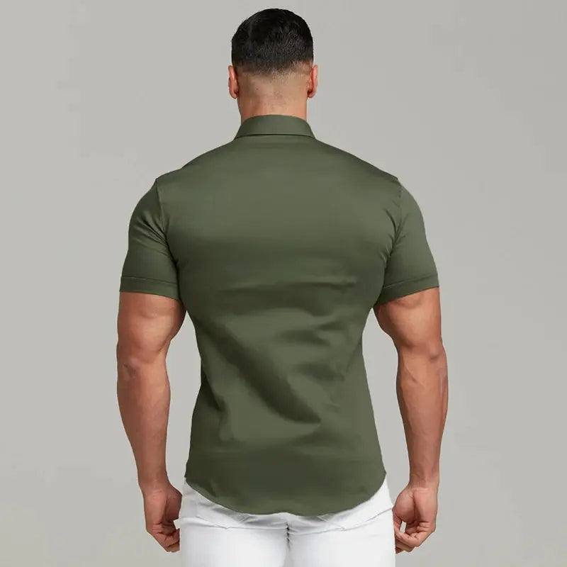 Men's slim-fit short-sleeve shirt in olive green by Simples Market