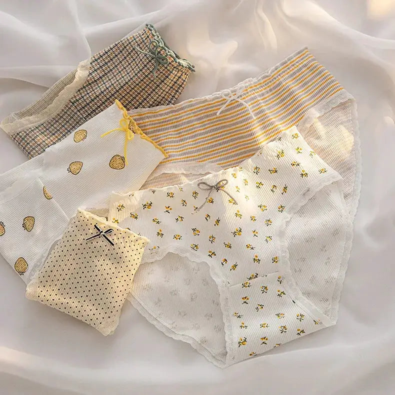 Five-pack cotton women's underwear briefs from Simples Market with fruit cartoon prints and lace trim.