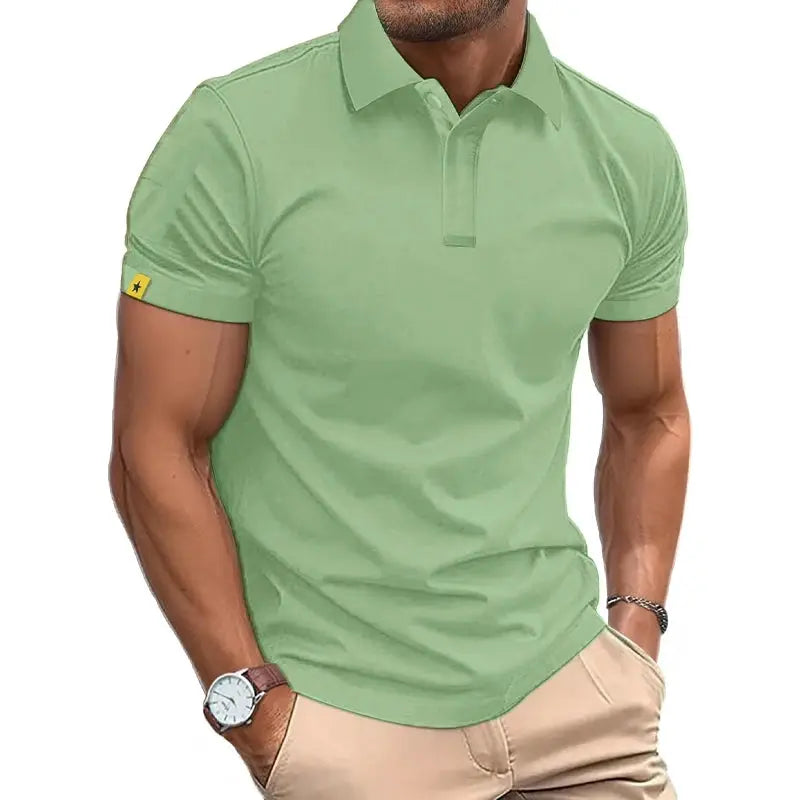Men's green polo shirt by Simples Market, short sleeves, lightweight breathable fabric.