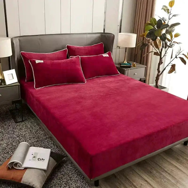Plush red fitted sheet set for double bed by Simples Market with coral fleece