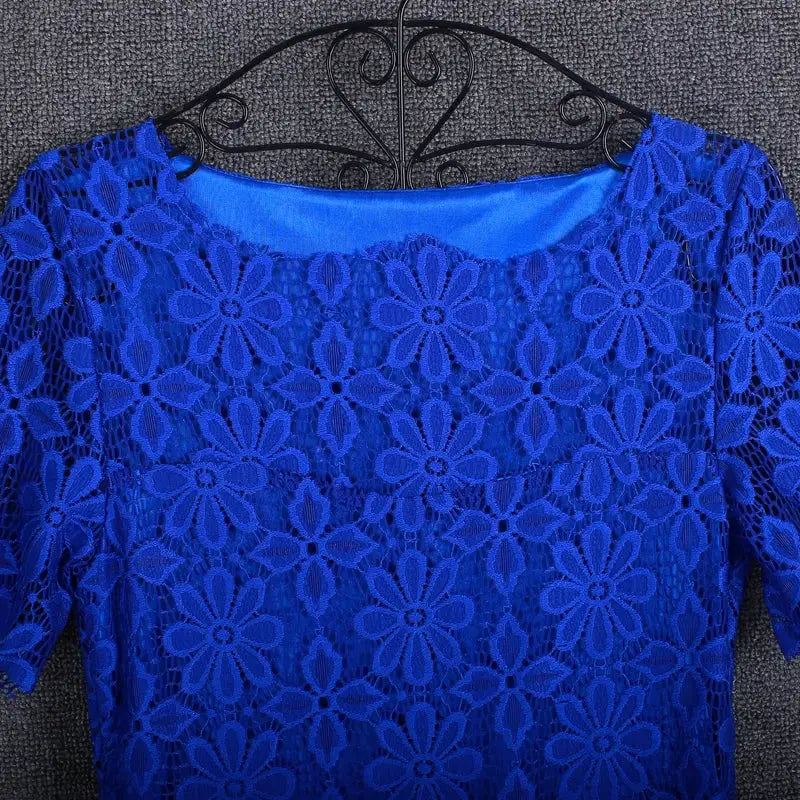 Summer royal blue lace blouse for women by Simples Market; solid lining.