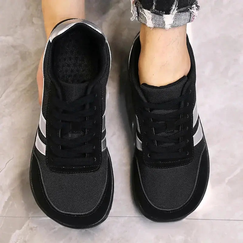 Simples Market wide running shoes, black lightweight breathable anti-slip sneakers with silver stripes