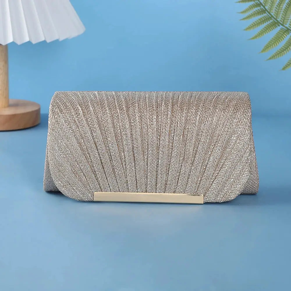 Silver sequined evening clutch with a gold bar clasp, chain single-shoulder bag by Simples Market