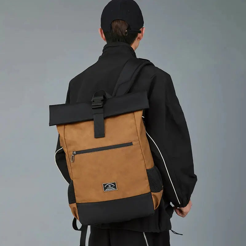 Backpack Simples Market waterproof PU leather roll-top, brown body with black bottom and front zip pocket