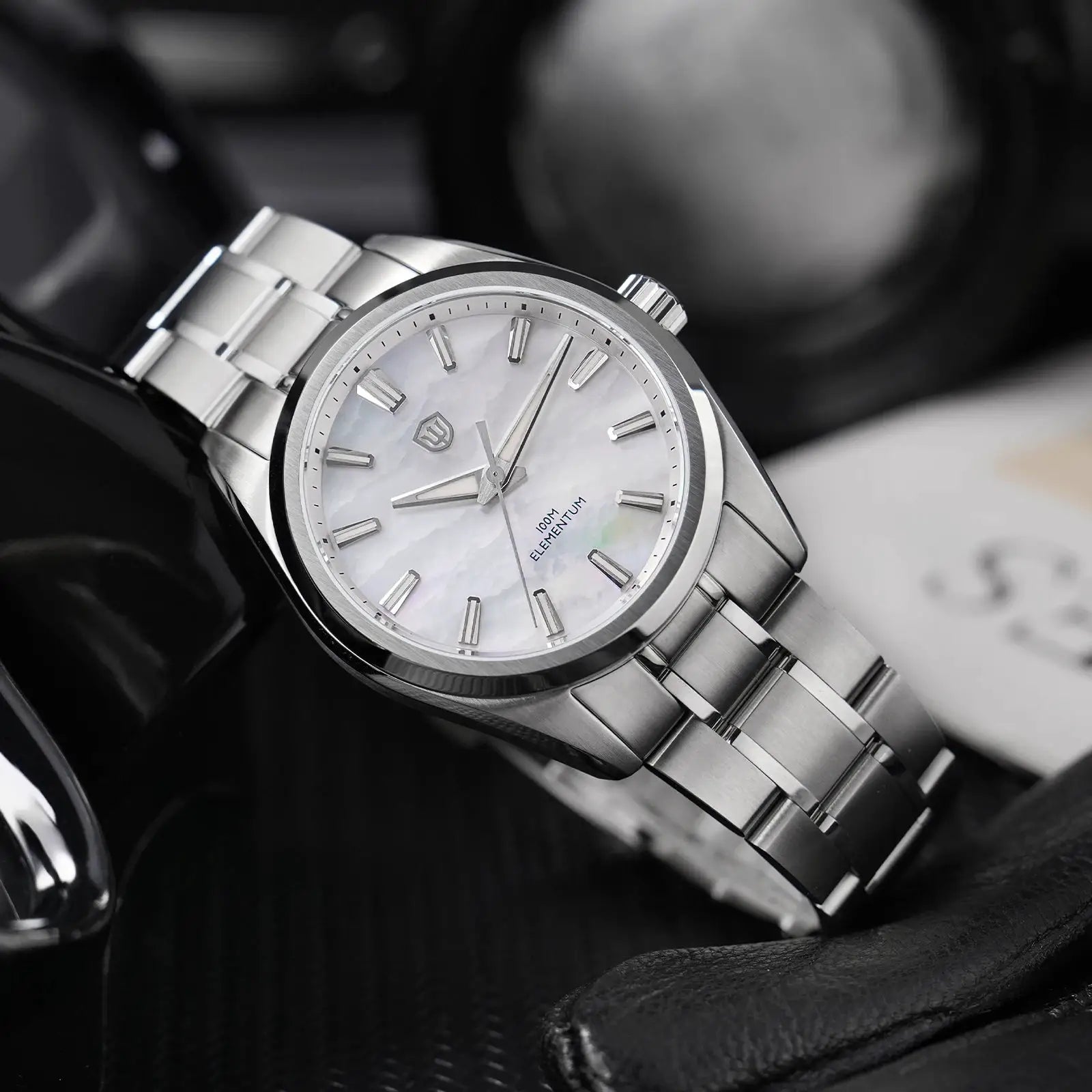 Watchdives WD0003C quartz watch with stainless steel bracelet, ice-crack mother-of-pearl dial, luminous markers