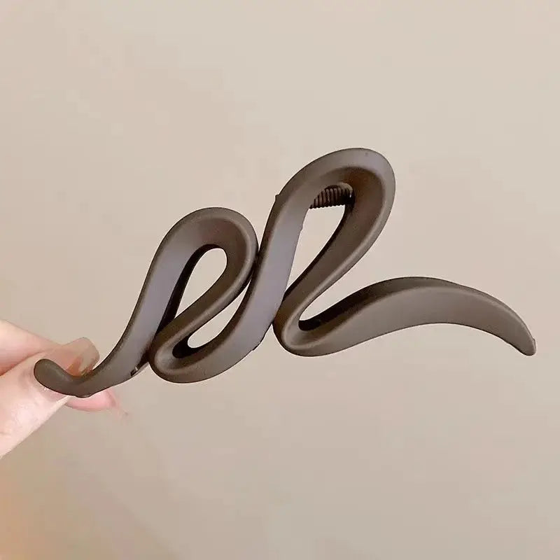LuminaHair Matte Wave 13cm Acrylic Hair Claw Clip Durable Hold For Women And Girls In Four Colors