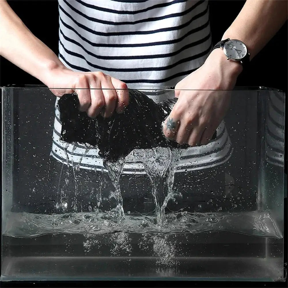 Men's quick-dry beach shorts by Simples Market, ultra-thin ice silk, loose fit, shown with water splash demonstration