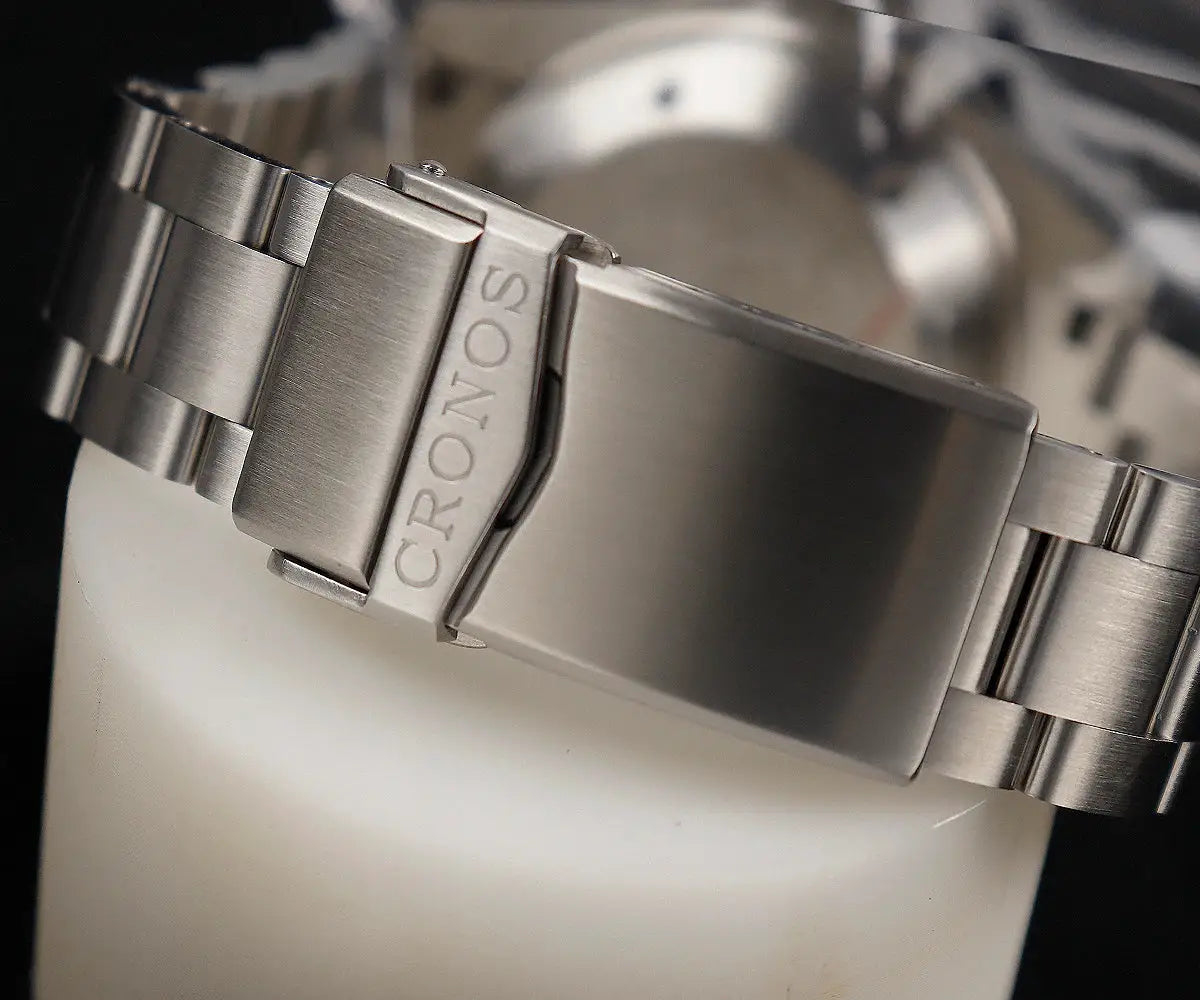 Cronos automatic diving watch with stainless steel bracelet and CRONOS-engraved clasp.