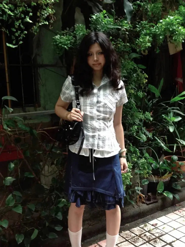 Genayooa Y2k plaid short-sleeve shirt, white/gray check, slim-fit top worn with a denim skirt