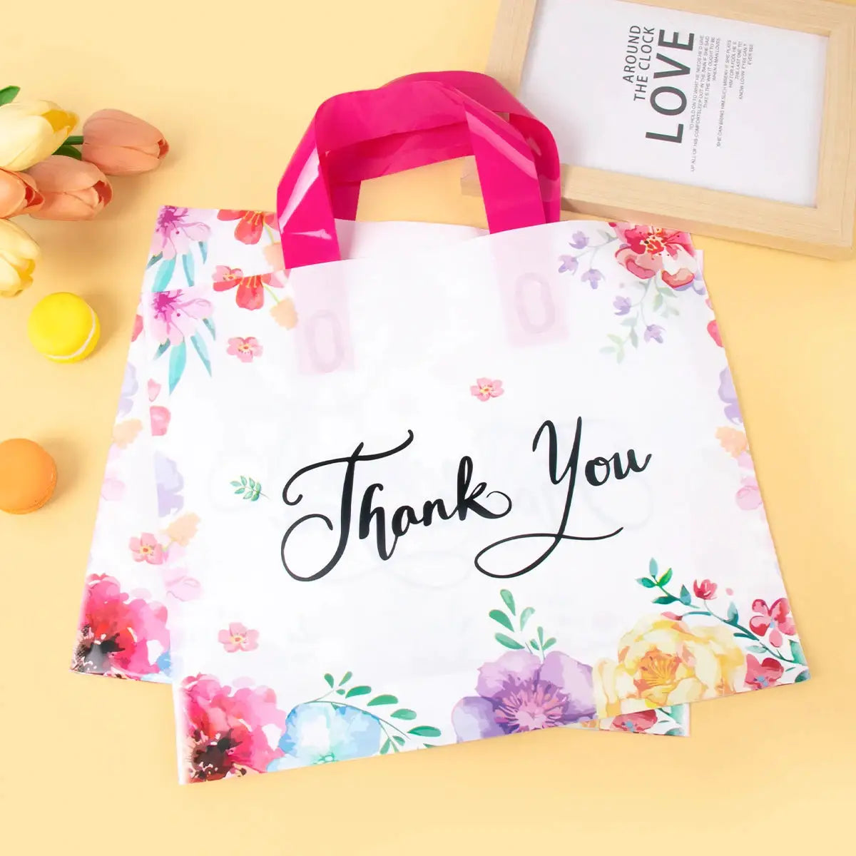 10pcs floral thank-you gift bags with pink handles, white plastic totes with colorful blossoms for parties