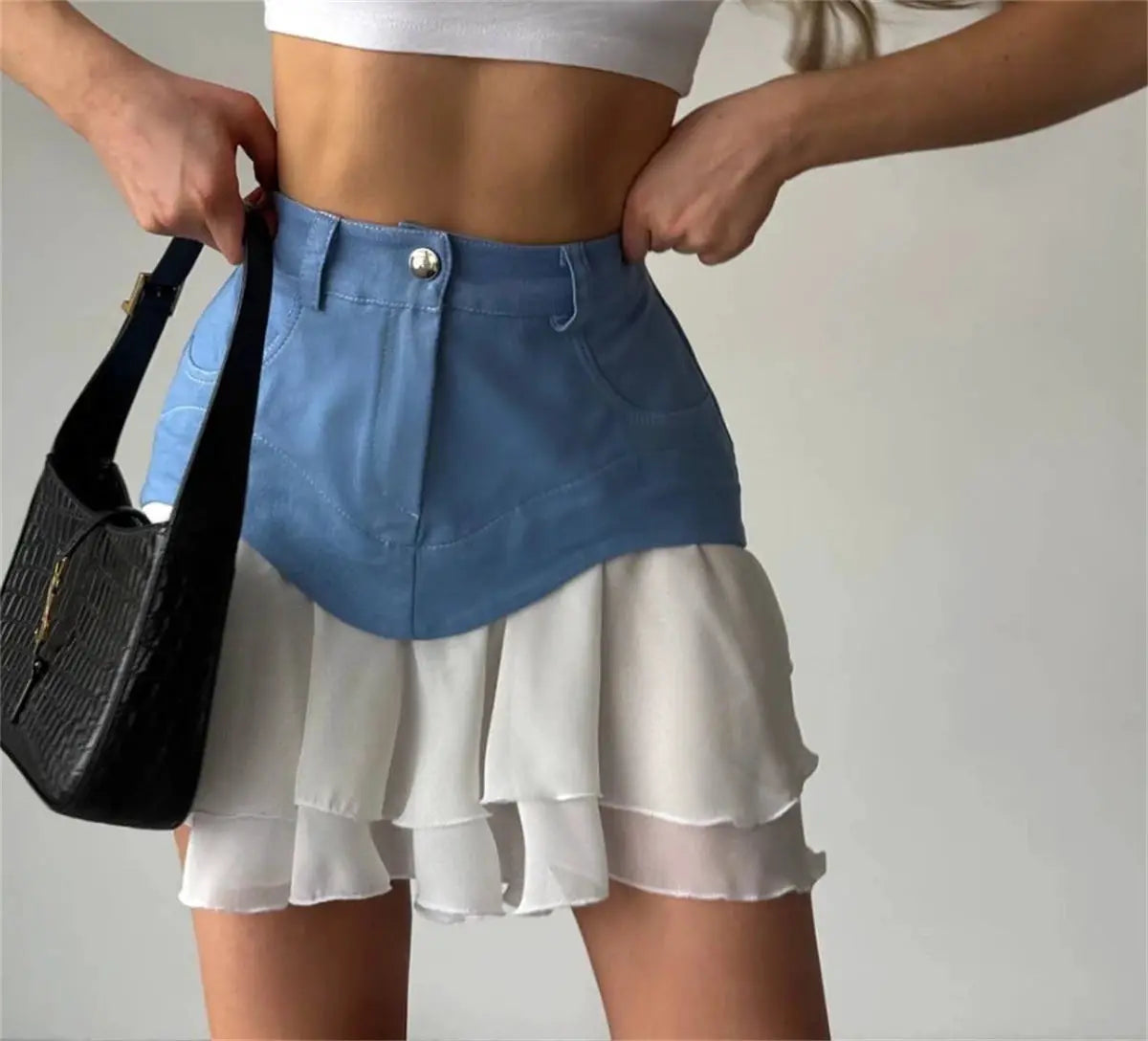 Chic Ruffles blue high-waisted women's skirt with curved hem and white tiered ruffle layers, Simples Market.