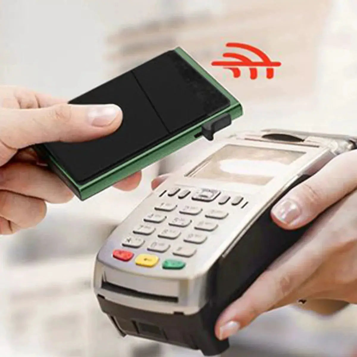 Anti-theft RFID card holder wallet by Simples Market, green aluminum metal box shown at a payment terminal