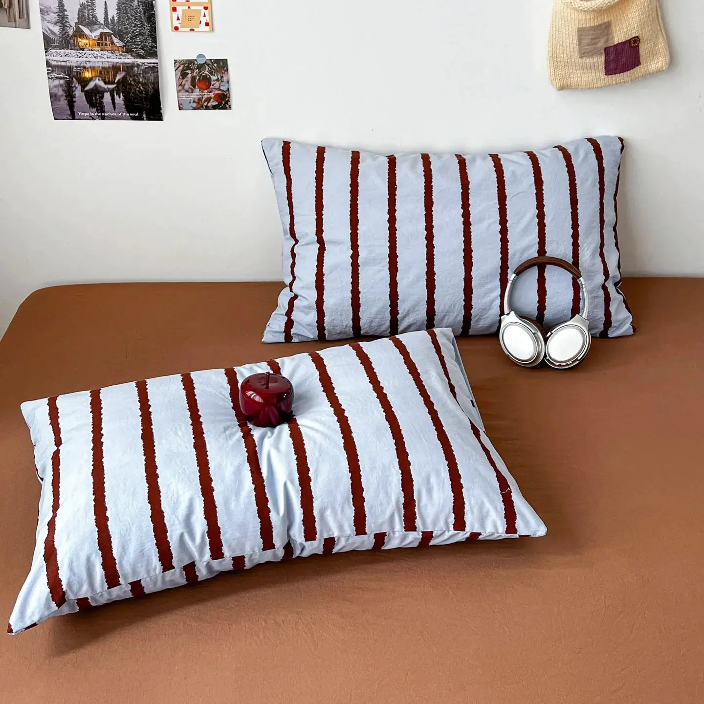 3-piece striped duvet cover set with 2 pillowcases in light blue with maroon stripes, soft washed cotton