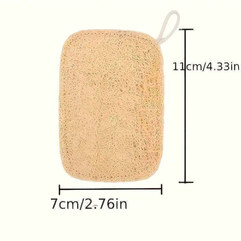 Natural loofah exfoliating sponge with hanging loop, beige body scrubber by Simples Market
