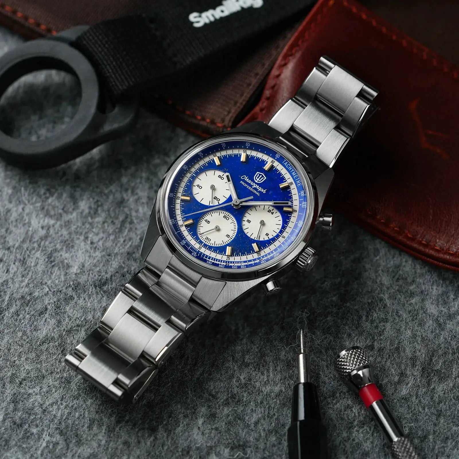 Watchdives WD0526 VK63 mecha quartz chronograph watch Simples Market, stainless steel bracelet, blue dial with subdials.