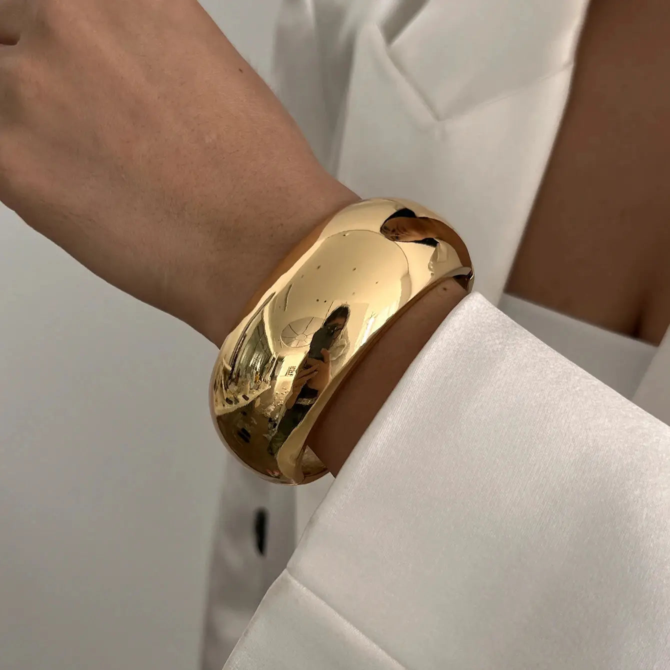 Ingemark Exaggerated Punk Smooth Heavy Metal Chunky Hip Hop Spring Bangles Gold Color Cuff Bracelet for Men and Women
