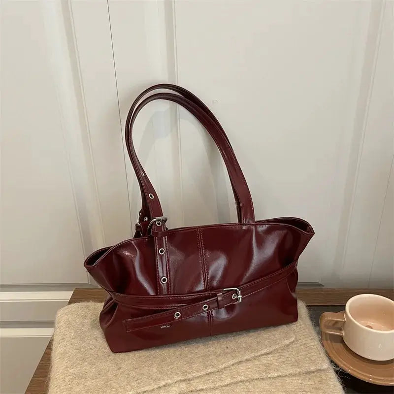 Handbag in burgundy soft leather with belt-buckle strap, Korean-style casual shoulder bag