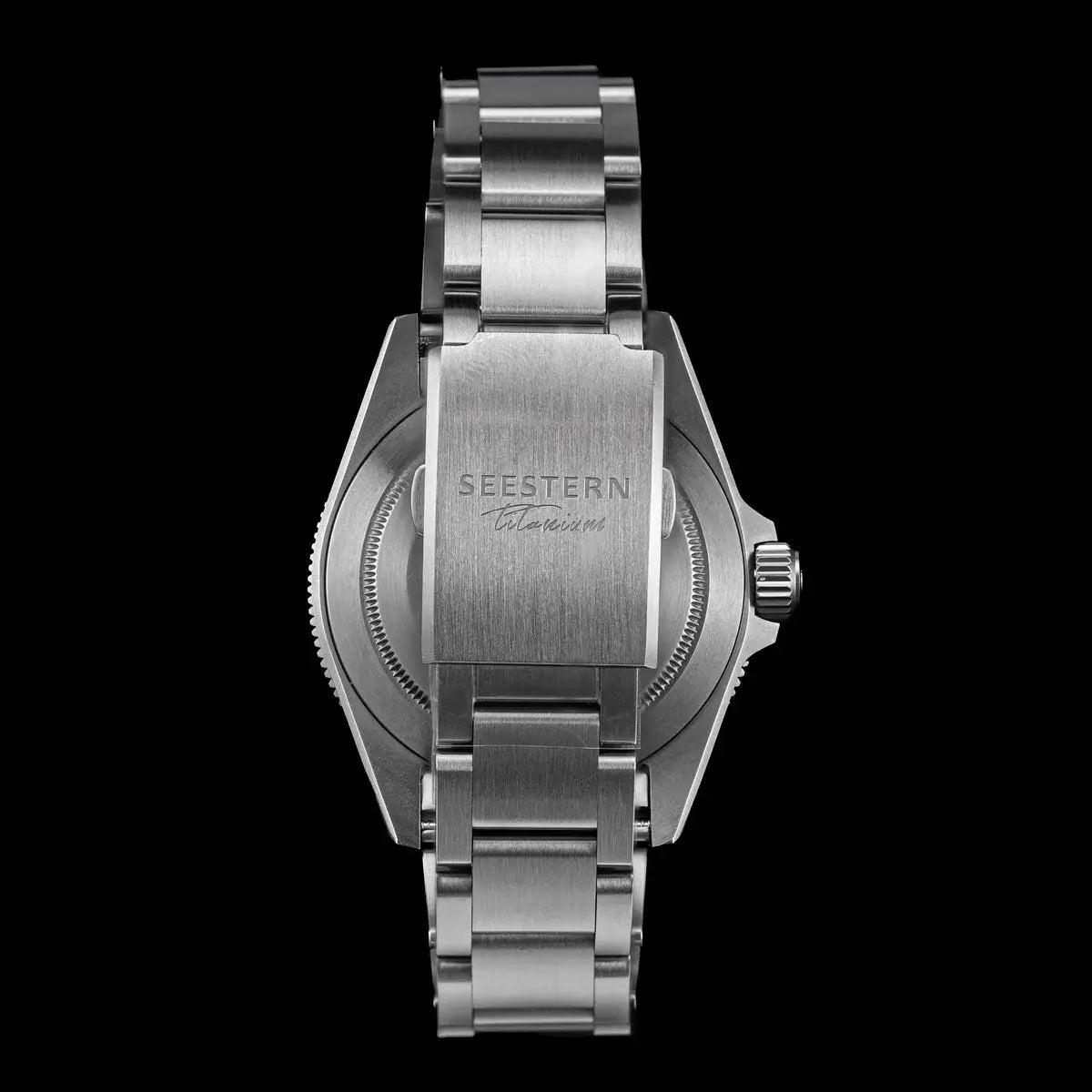 SEESTERN titanium diver watch with metal bracelet; back view shows engraving SEESTERN Titanium