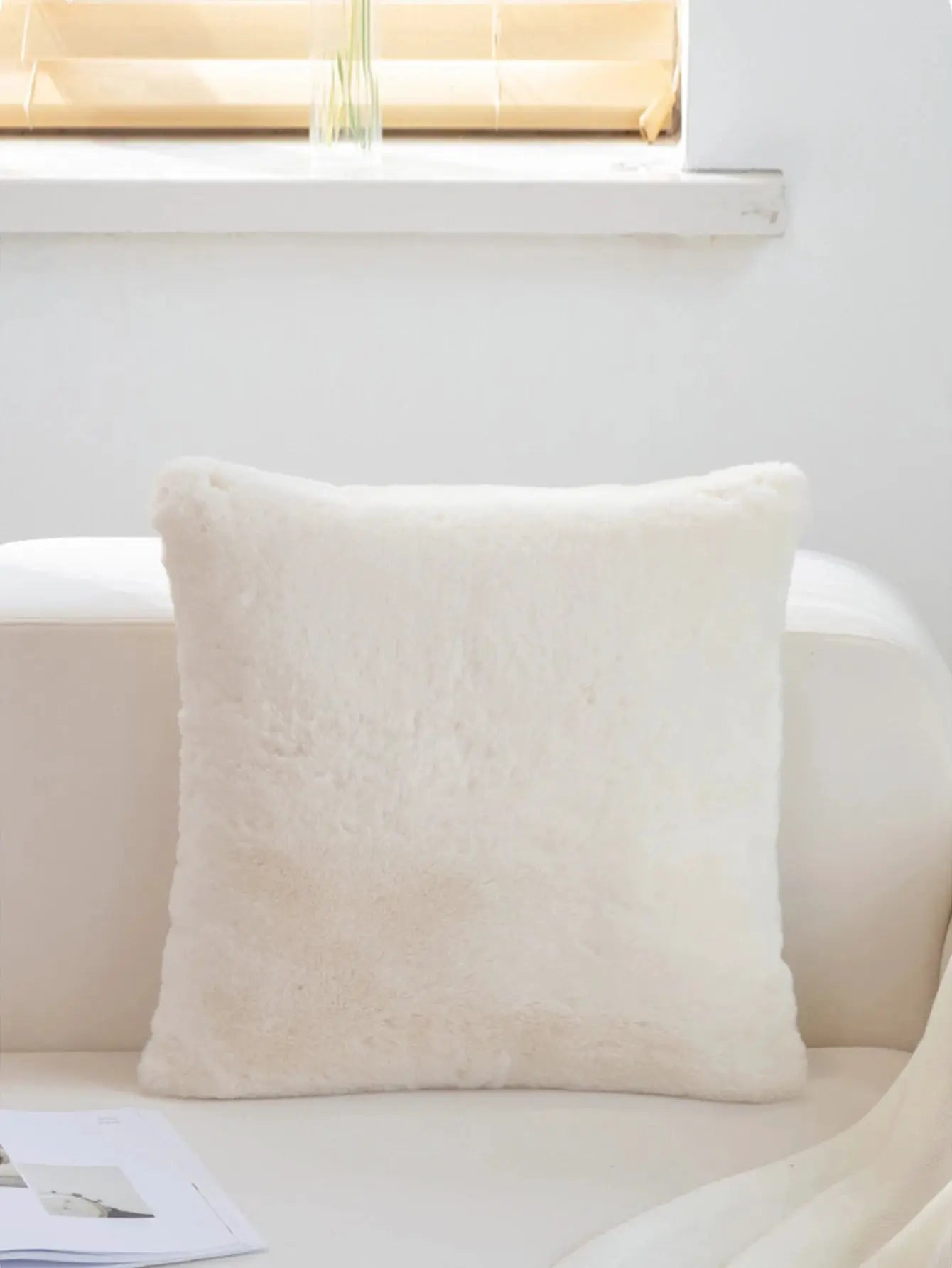 Plush throw pillow cover, white faux fur, 1pc decorative cushion