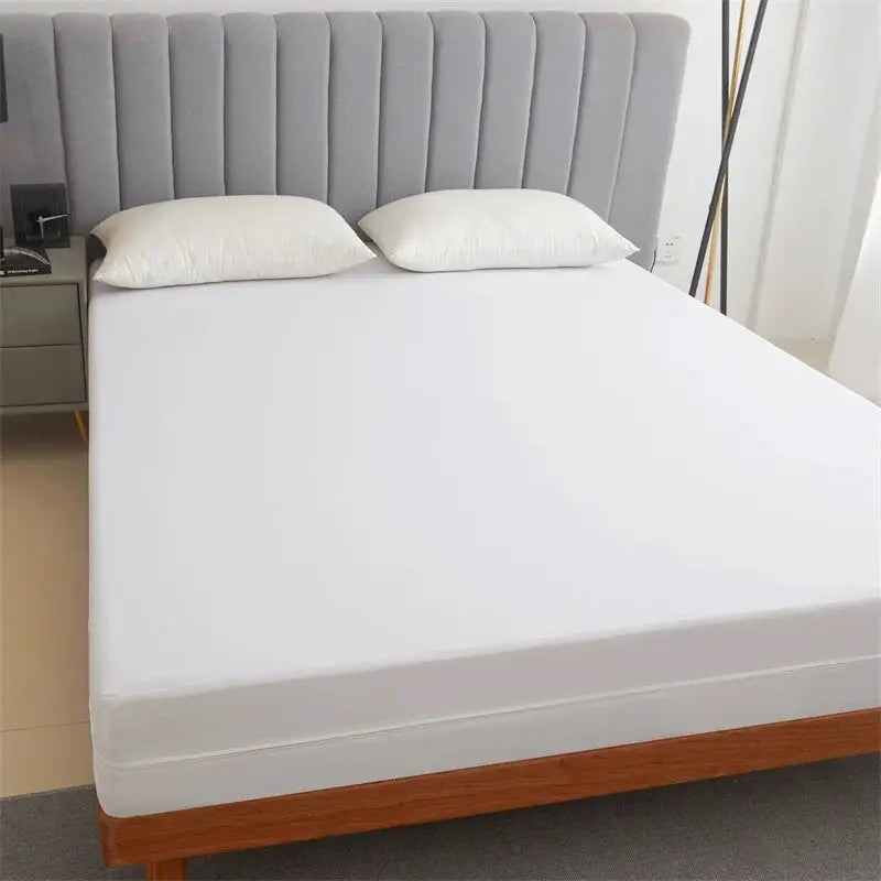 Waterproof mattress protector with zipper by Simples Market; white, breathable, noiseless, anti-mite for queen/king.